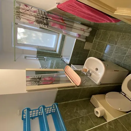 דירה Horea's Crib *